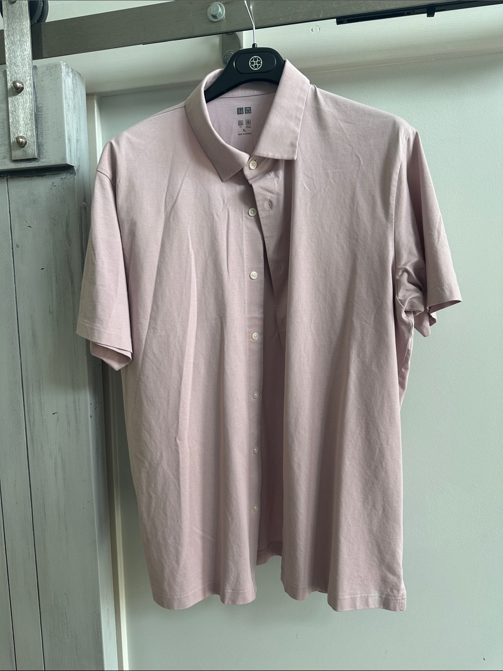 Uniqlo Men’s Pale Pink Short-Sleeve Button-Up Polo Shirt. Stretch 73/27 cotton/p